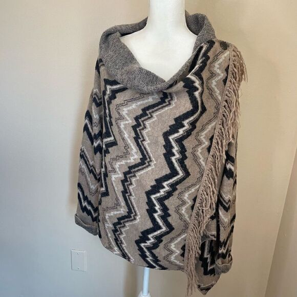 Heather B| Large| Wool | Cardigan| Soft| Fringe| Aztec print - Picture 12 of 17